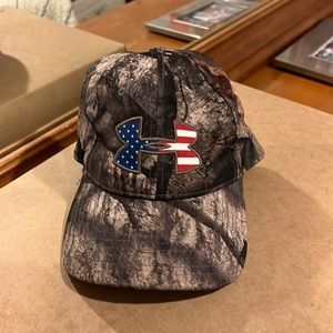 Under armour, one size fits all(adjustable), camo